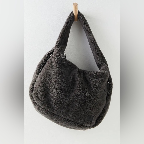 Free People Handbags - 🚫SOLD🚫NWT! FP Free People Movement Cozy Carryall